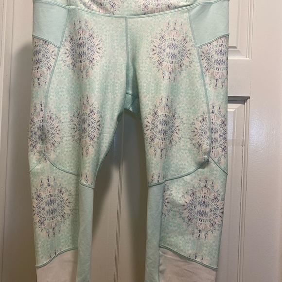 CALIA Mint Patterned capri Leggings - Picture 3 of 7